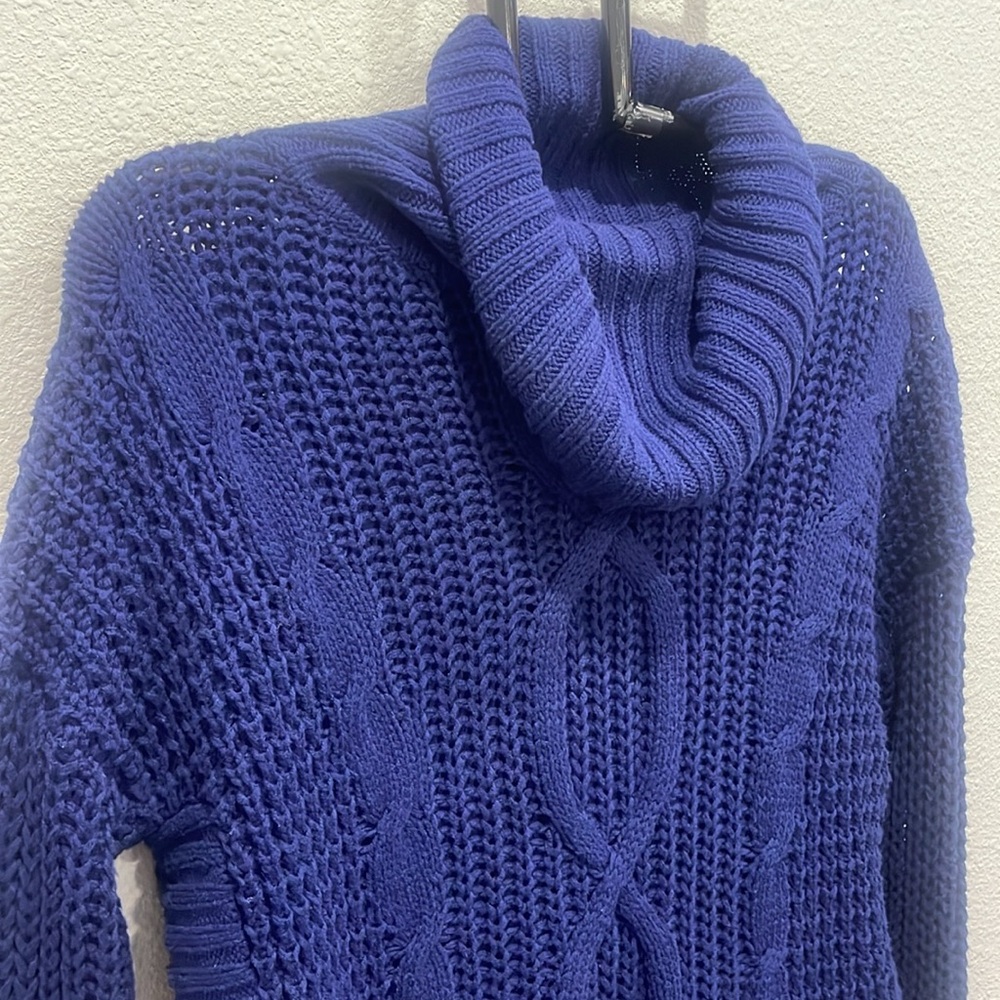 Express Women's 3/4 Sleeve Turtleneck Sweater / Size XS - Picture 4 of 16